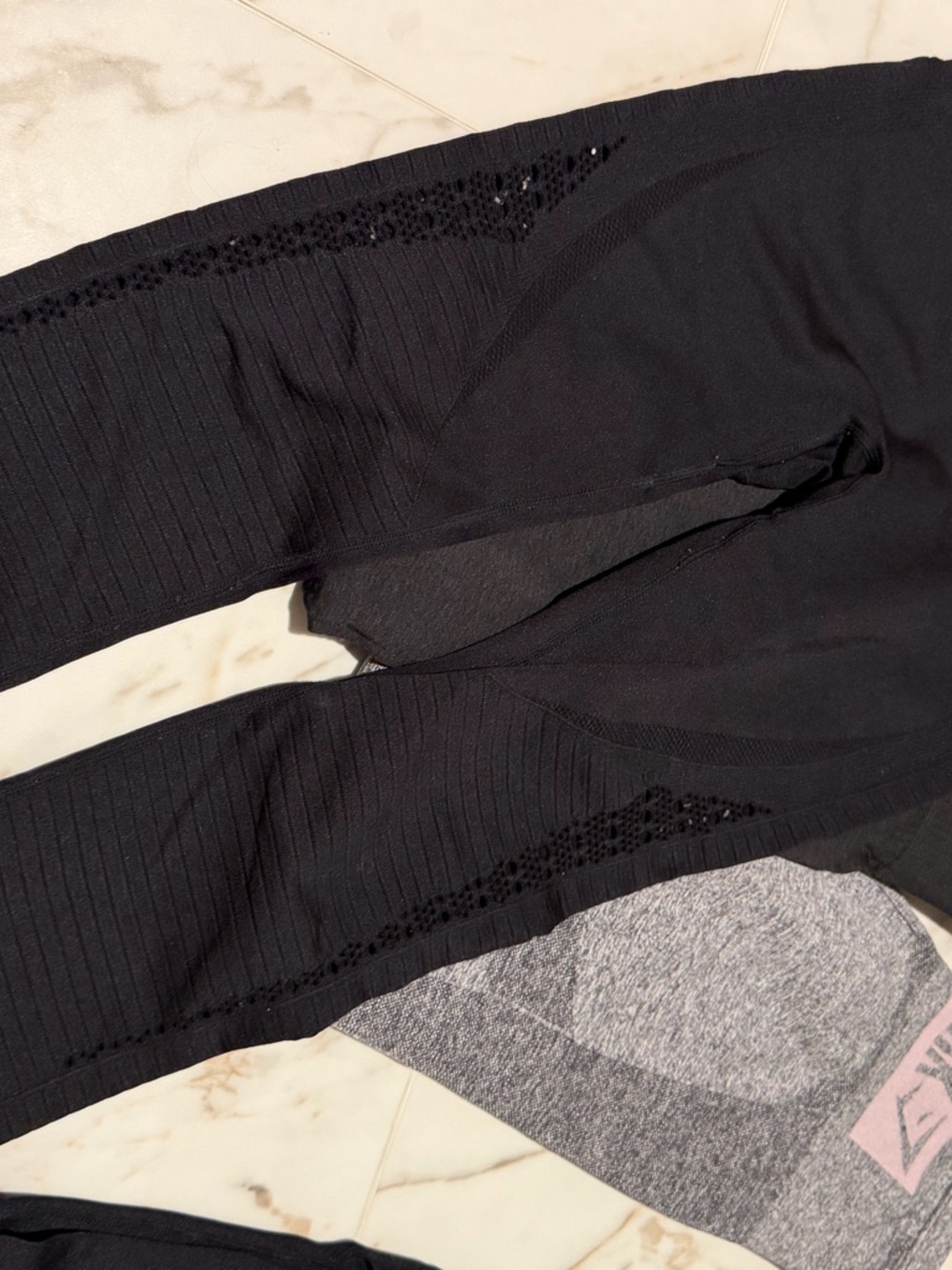 Gymshark Multi-Pack Leggings in Black, Gray and Pink-Trim Bundle of 5 - Picture 7 of 11